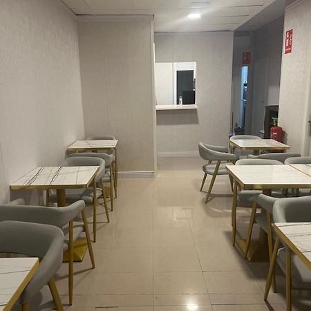 Air Hostel Capsules Airport Gavà Exterior photo