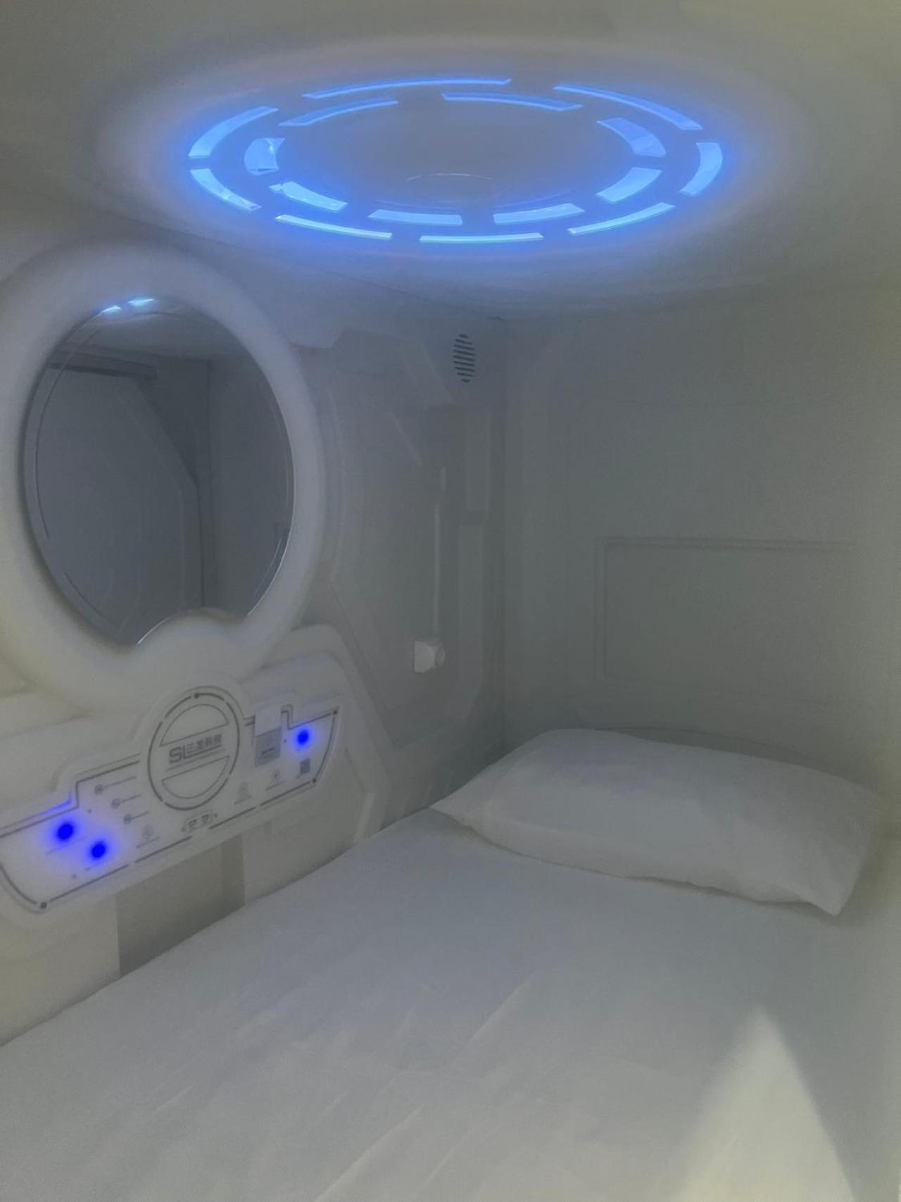 Air Hostel Capsules Airport Gavà Exterior photo